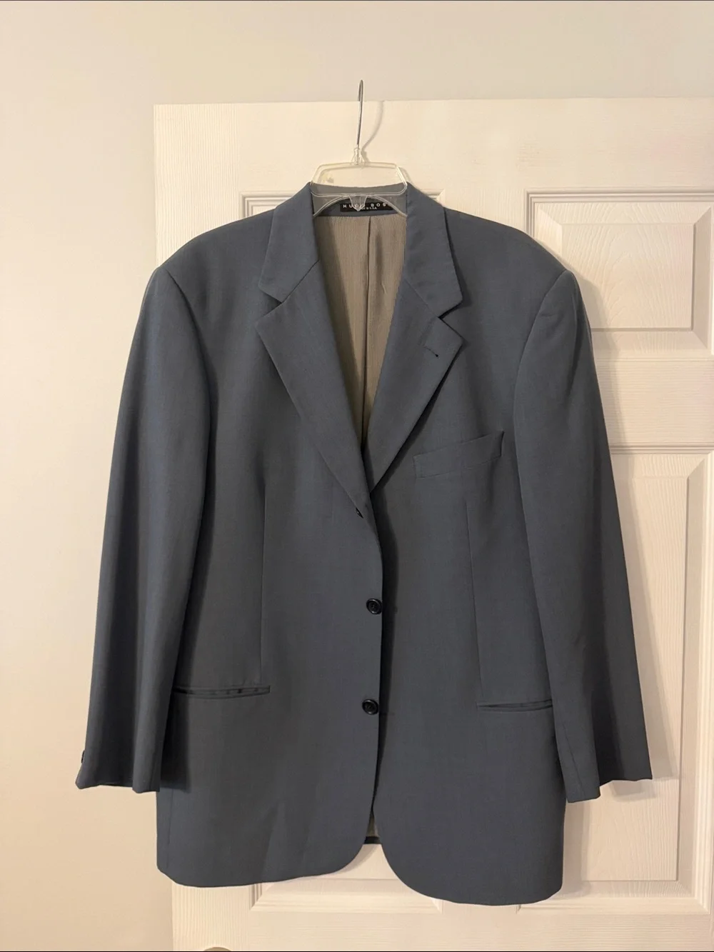 Hugo Boss Men's Slate Gray Two-Button Blazer size 42 length 32” pit to pit 42